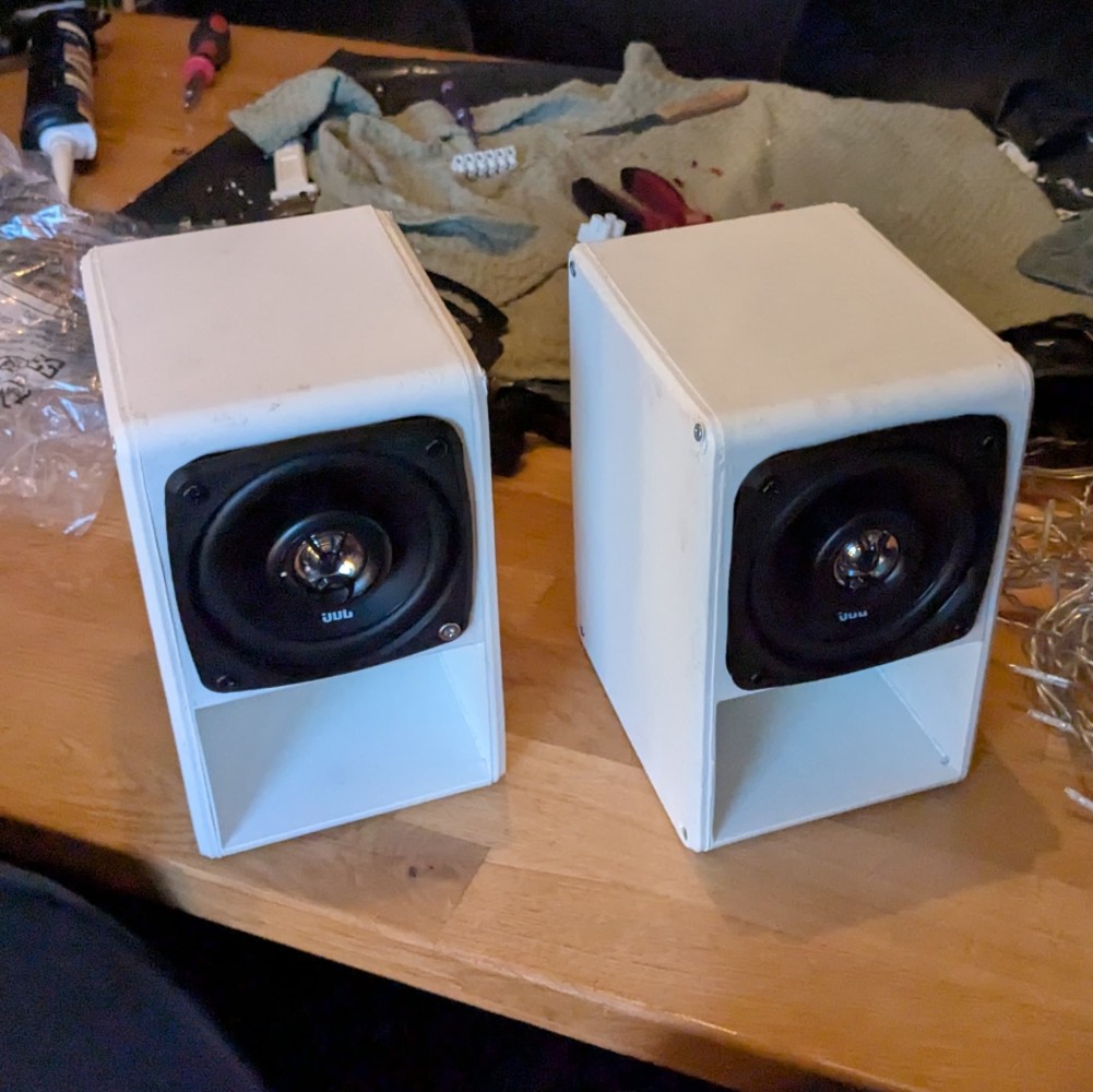 3D-printed speaker casing
